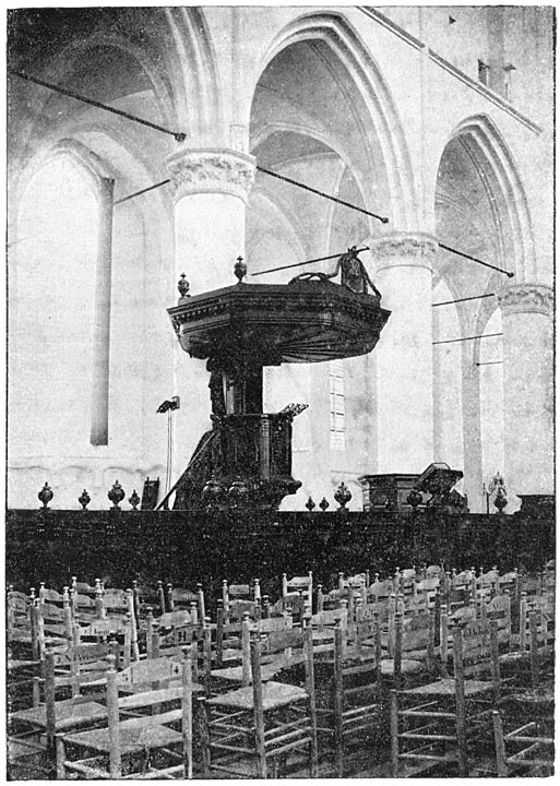 Gezicht op de plaats, waar Maerten Harpertsz. Tromp gedoopt werd, in de Sint-Catharinakerk te Brielle.