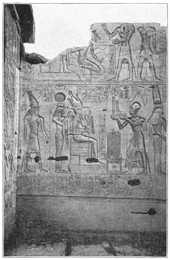 Oostelijke muur van de Ramseszaal in den tempel van Seti I.