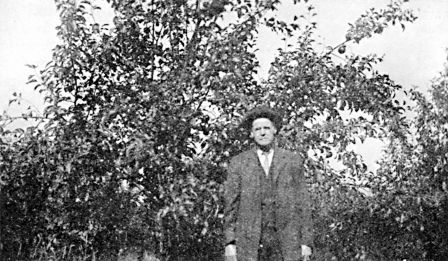 Mr. Rolla Sfubbs, of Bederwood, Lake Minnetonka, under
his favorite tree, the Wealthy.