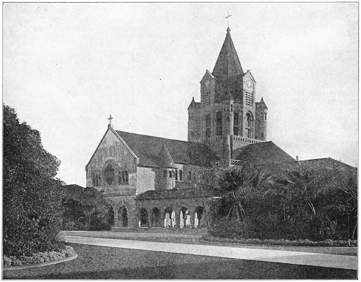 De kerk der Stanford-Universiteit, v&oacute;&oacute;r de aardbeving.