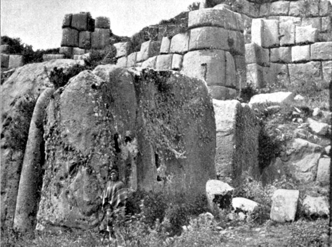 AN ANGLE OF THE FORTRESS OF THE SACSAHUAMAN.

See page 278.
