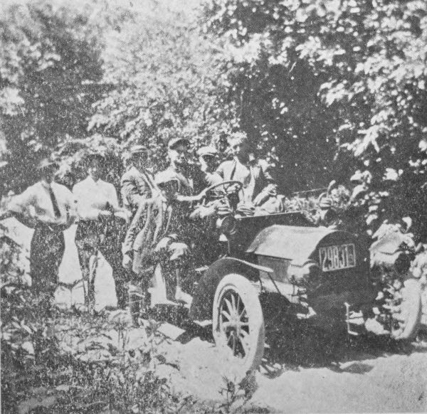(2) Members of the Kickapoo Club at Spring Bay, Illinois, July 6,
1913.