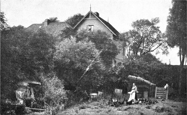 Gorch Focks Elternhaus auf Finkenw�rder,
im Vordergrund seine Mutter