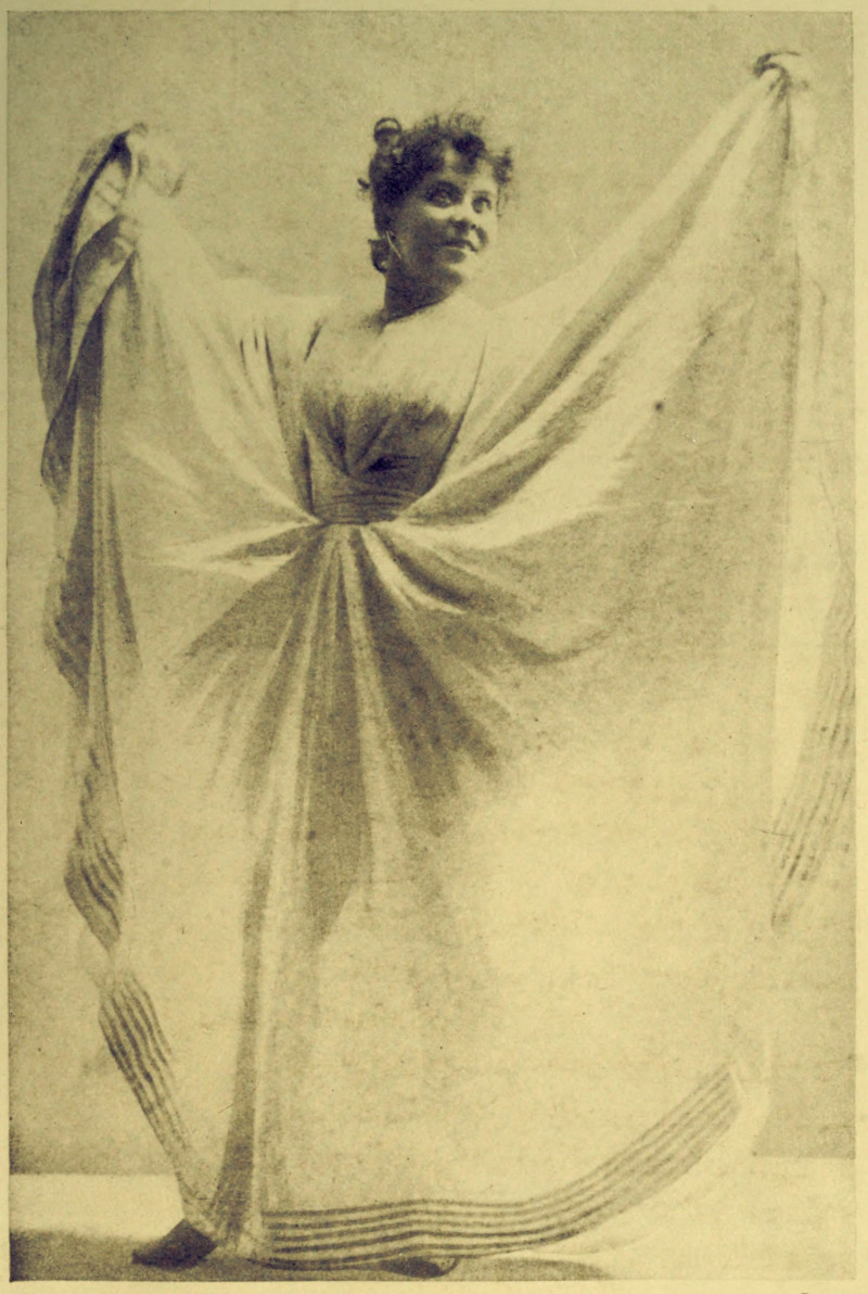 LOIE FULLER IN HER
ORIGINAL SERPENTINE DRESS