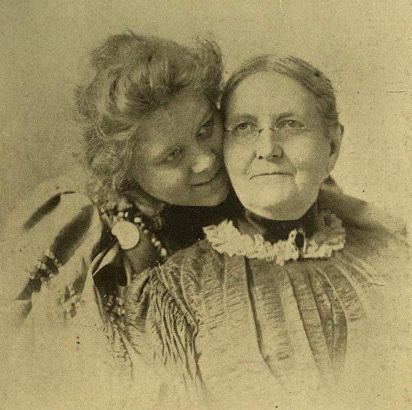 LOIE
FULLER AND HER MOTHER